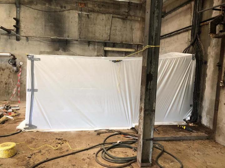 Pose de bâches de confinement Vienne,